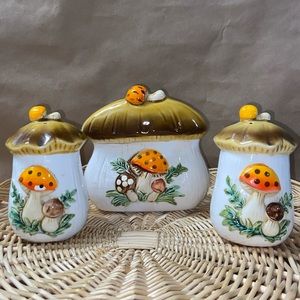 Vintage cottage core mushroom salt& pepper shaker